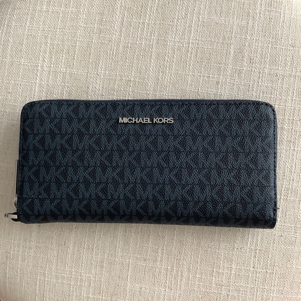 Michael Kors Logo Wallet